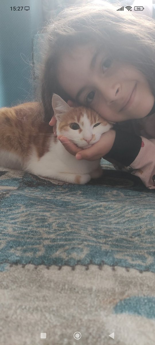 Biri uzaylı, biri dünyalı.