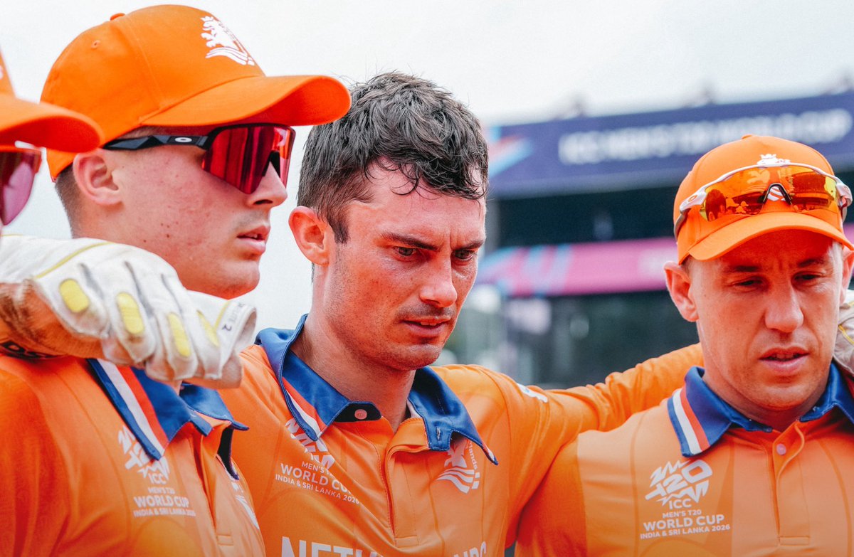 Dileepfeeds's tweet photo. 💔 One Missed Catch — Netherlands’ World Cup Dream Crushed In Seconds! 😳🏏

#Netherlands #T20WorldCup https://t.co/XN21hIXUMH