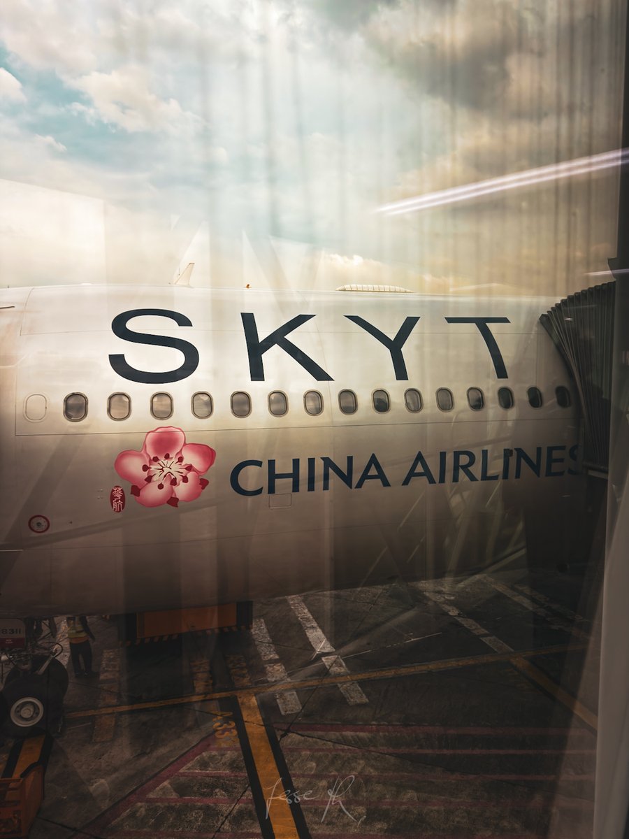 jesseckay's tweet photo. ✈️ Flight to Taipei, à-less-than-two-hours destination from here.
.
.
#airport #airplane #sky #taiwan #taipei
#bluesky #travel #weekendstation https://t.co/ROQ6hYz2I9