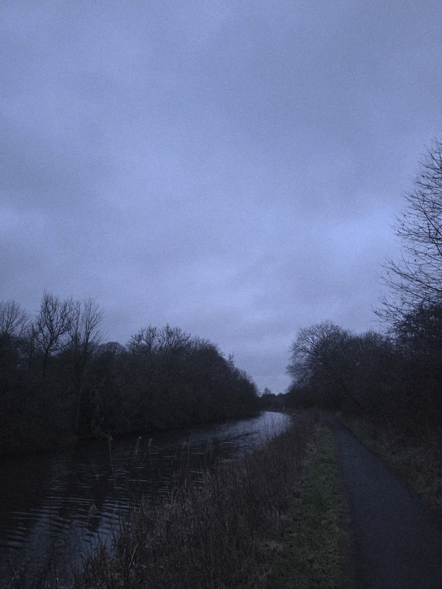 CraigRGNDem's tweet photo. A 9 mile progressive run on a rainy, cold and miserable morning. 

🌧🏃‍♂️🙂

#Glasgow #Rain #Running #Strava #WinterRunning @UKRunChat https://t.co/AkKqc5mHIC