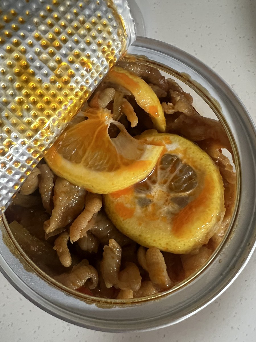 리뷰이벤트로 받은 고스트마라찌의 [레몬무뼈닭발] 솔직 후기🍋 리뷰 의무❌
일단 처음에 과연 어울릴까? 생각했던 내가 멍청이로 느껴지고 고스트마라찌 사장님 왜 흑백요리사 안 나가셨는지 의문이 드는 충격이었어요 레몬향이 전혀 어긋남 없이 어울려요 상큼하고 짭짤하고 입맛 당기고 바로 맥주