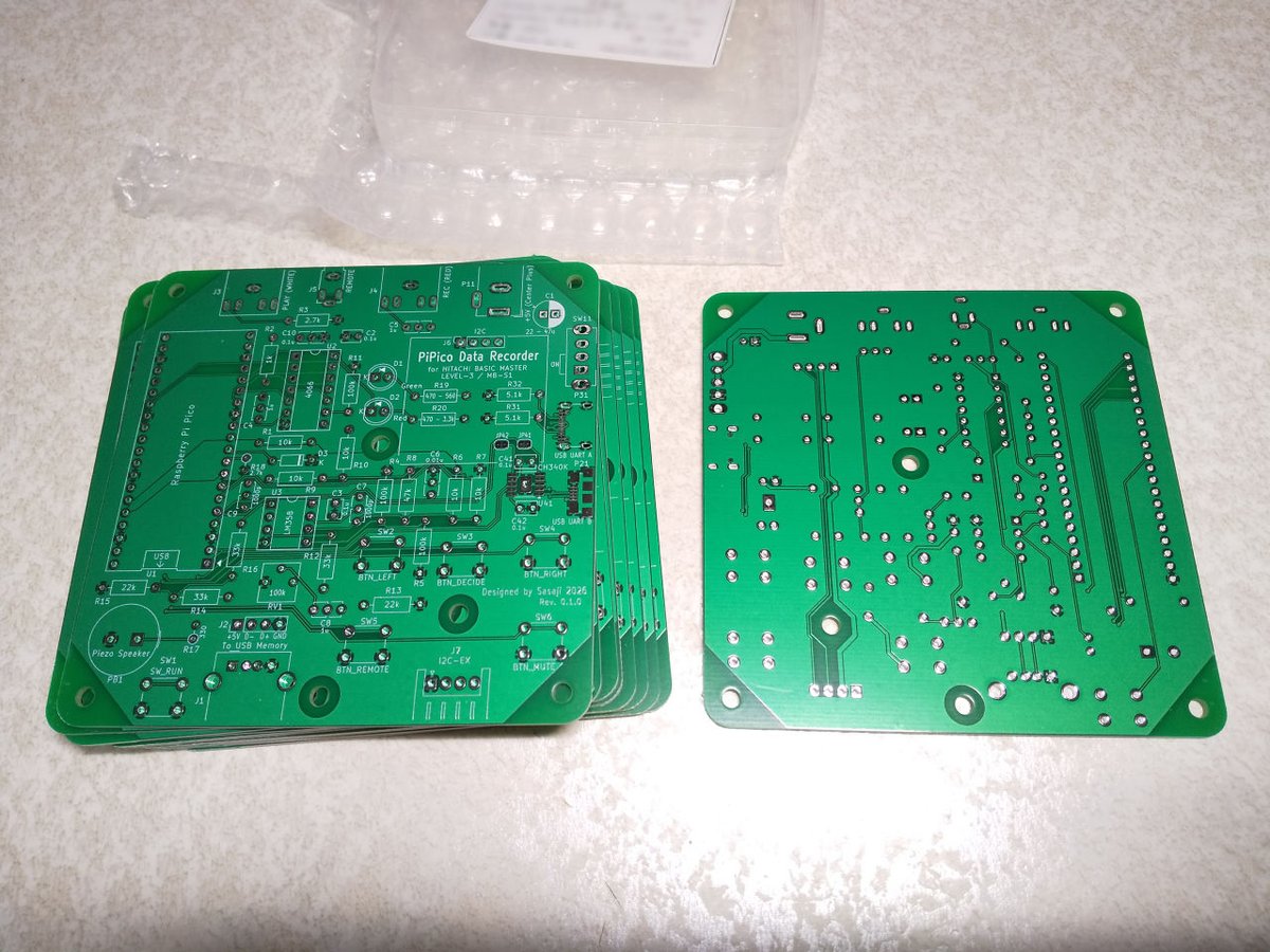 bml3mk5's tweet photo. レベル3/MB-S1用PiPicoデーターレコーダー
基板が届きました。今回はElecrow。いつも通り発注して約9日で到着。例の問題で遅れることも無く。
にしても、5枚で発注しても11枚くるのね😅
PCB定規と3色LEDはたまっていたコインで購入しました。
#BML3 #MBS1 #PCB https://t.co/WX8XtfX2AE
