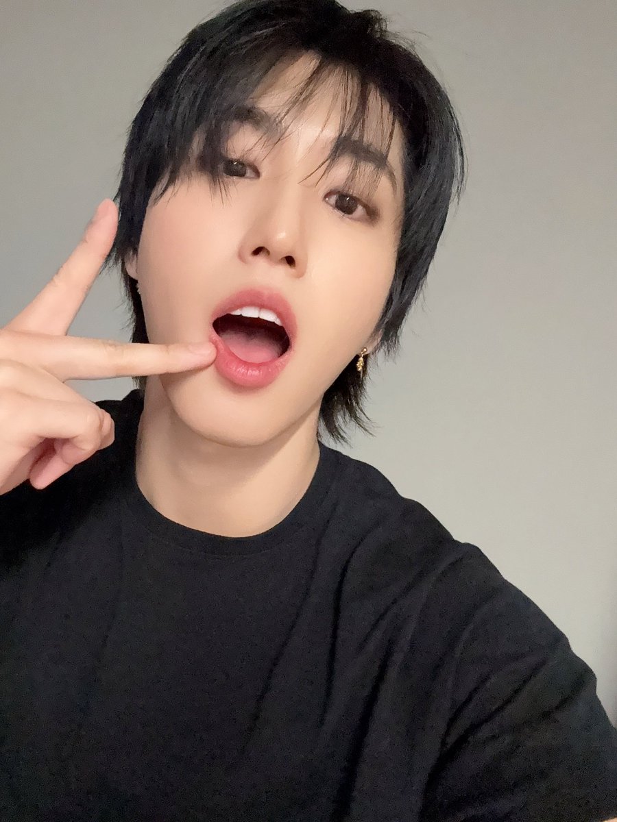 spearhyunnie's tweet image. JISUNG SENT SELFIES OMG HE'S SO CUTE