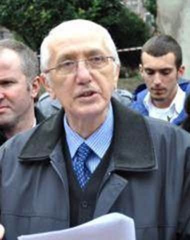 scpresmi's tweet image. Partimizin kurucularından yoldaşımız Cazim Gürbüz’ü kaybetmenin üzüntüsünü yaşıyoruz.

Cazim Gürbüz, düşünceyi ve mücadeleyi bir arada yürüten üretken bir aydındı. Ülkesine ve halkına bağlılığı, kaleminin yönünü belirledi. Çok sayıda kitabı ve yazısıyla Türkiye’nin düşünce…