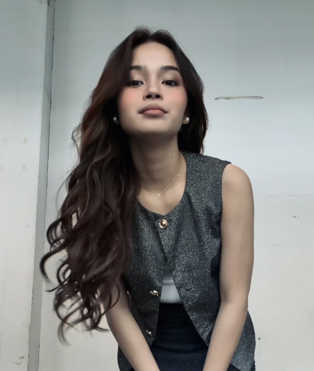 mochiparkminn's tweet photo. gosh kolette madelo is soo prettyyy 🧎🏻‍♀️ https://t.co/ssgMHrDTU3