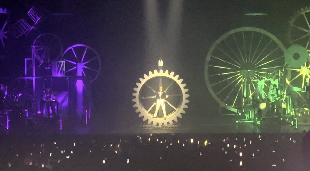 FogielMarcO's tweet photo. Un artiste qui sans cesse sort de sa zone de confort pour se réinventer avec exigence et talent ! Quel énorme show @mikasounds ! 1ère hier à Amiens de la nouvelle tournée ! Une claque ! Bravo mon AMI 🩷 fier de toi ! https://t.co/Nrqy9ZW9Nm