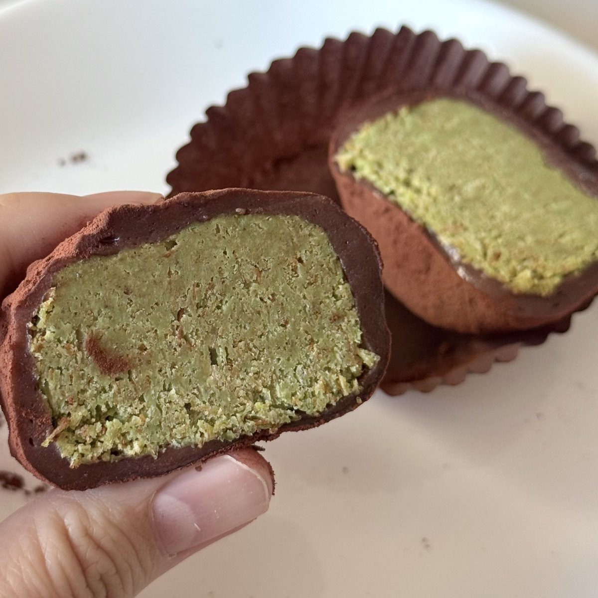 sfkkfs_'s tweet image. อินสารินทำกุแล้ว คุกกี้โมจิดูไบคูนาฟ่า Holiday Pastry อร่อยมากกก มีทั้งไส้พิสตาชิโอ กับเฮเซลนัท สมแล้วที่แมส แม่งอร่อยจริงงงง ไส้แน่นเกินหน้าเกินตา 555555 อยากกินวันละ 10 ลูก 😂