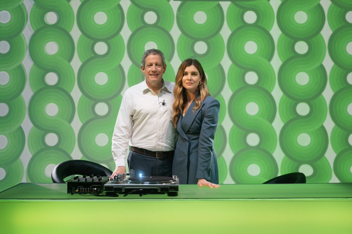 Stasera in seconda serata su <a href="/RaiUno/">Rai1</a> torna il programma di Riccardo Rossi #IVinilidi, ospite con i suoi vinili l’attrice #VittoriaPuccini 💿🎶