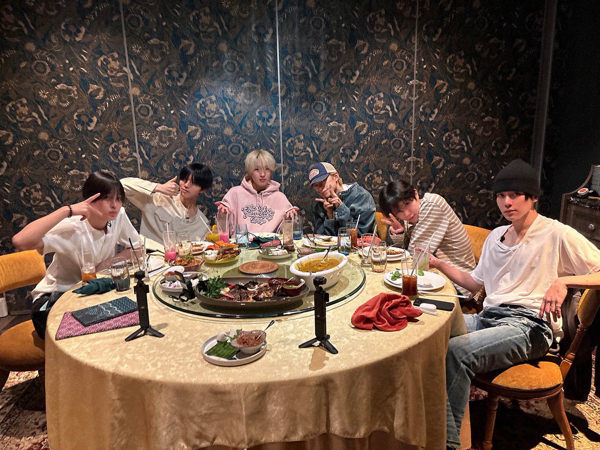 Terima kasih atas hidangannya! 🍽️ #NCTWISH