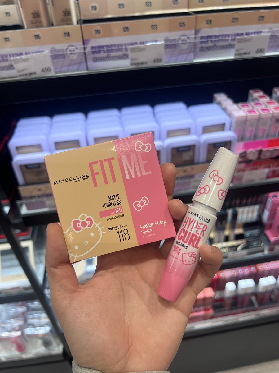 KIKI48_xx's tweet image. Maybelline แพ็คเกจน้องคิตตี้เข้าไทยแล้วว!
ตอนนี้เจอแค่แป้งผสมรองพื้นกับมาสคาร่า
ไม่รู้ว่ามีอย่างอื่นอีกมั้ย ของจริงคือน่ารักใจเจ็บมาก 🥹✨