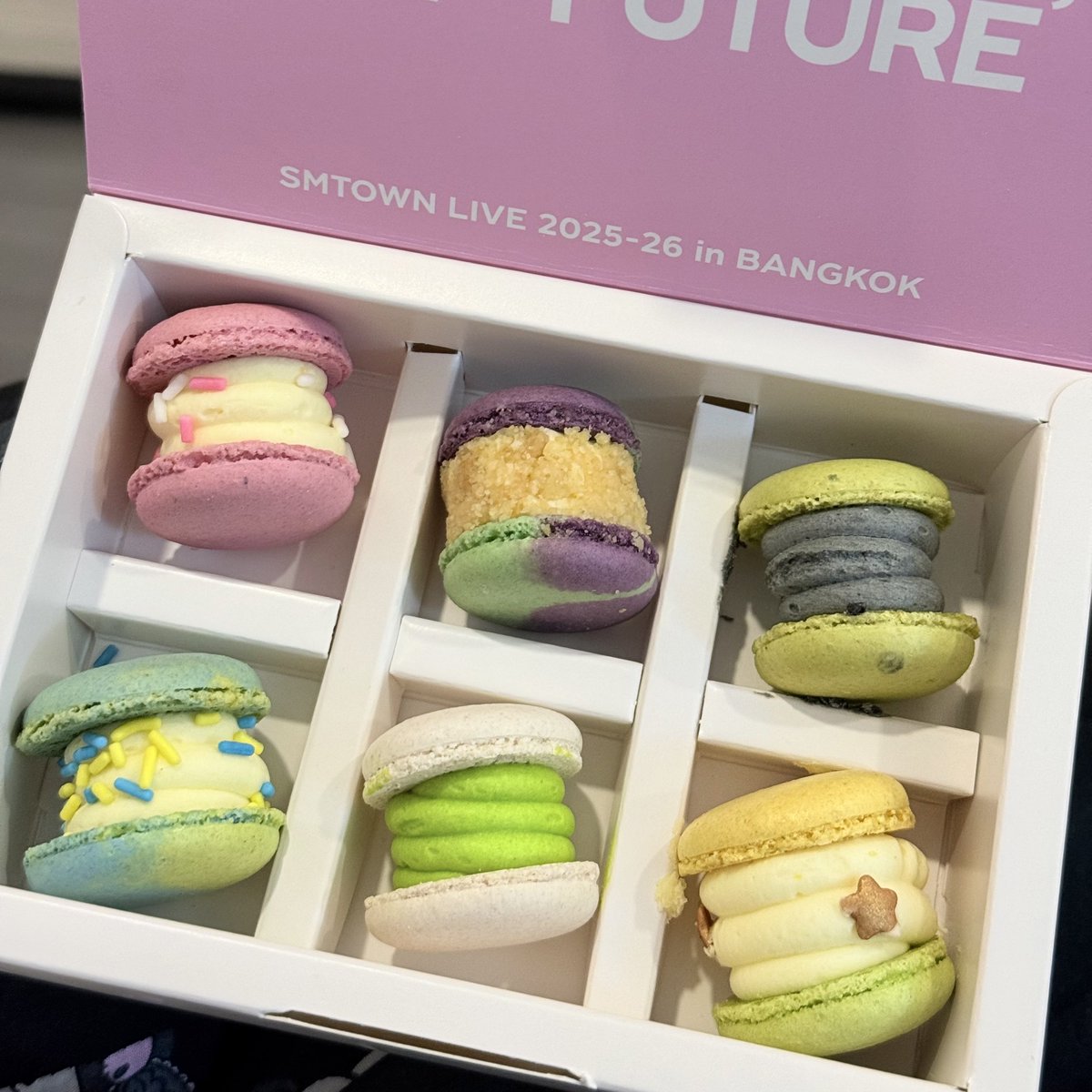 matoujourbelle's tweet image. ถ้าคนนอกมาเห็น คงไม่คิดว่ามันเป็นรสเลม่อนเปรี้ยวๆ รูปลักษณ์เหมือนมาการองรสชาโคล