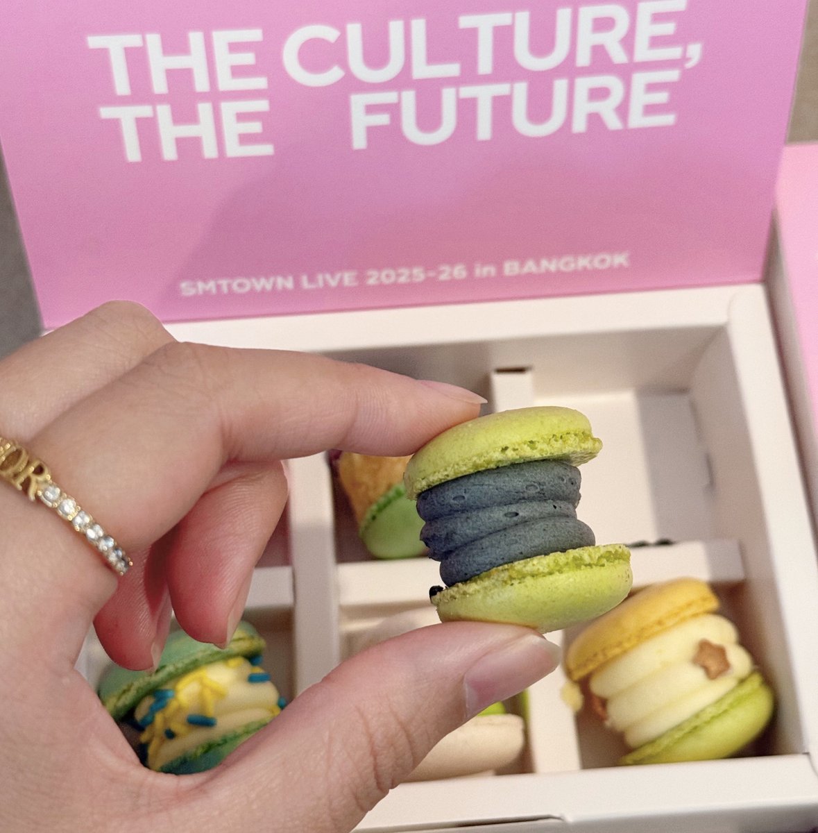 matoujourbelle's tweet image. ถ้าคนนอกมาเห็น คงไม่คิดว่ามันเป็นรสเลม่อนเปรี้ยวๆ รูปลักษณ์เหมือนมาการองรสชาโคล