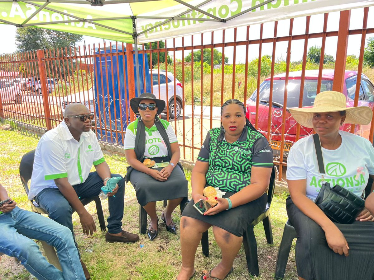 💚 GOOD SEND OFF 💚 The leadership collective under <a href="/Derick_Mahlangu/">Derick Mahlangu</a> descended to the Greater MAWIGA for a send-off of our departed Leader and Sister Phindile. Out task now is to ensure we win Tshwane with an outright majority. Rest In Peace Leader Phindi.  #letsfixtshwane