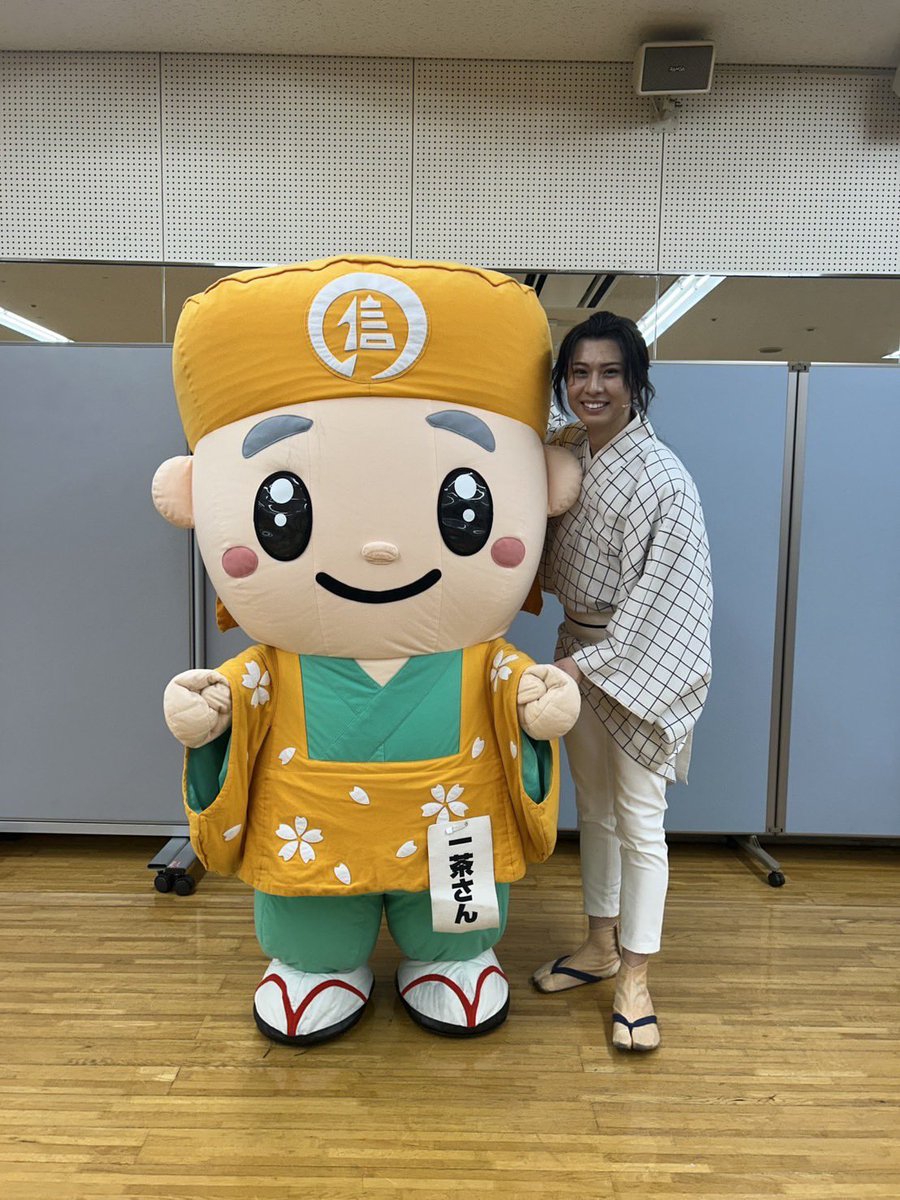 okamiya_kurumu's tweet photo. ミュージカル『ISSA in Paris』大阪初日
ご来場ありがとうございました！

今日は一茶さん、アルクマ、もずやんが
劇場に来てくれました！
可愛くてメロメロでした😂
みんなありがとうね！！
明日はアフタートークもあります！
お楽しみに🐸

#ミュージカルISSA
#ISSAここが好き https://t.co/MsQX8pDNfF