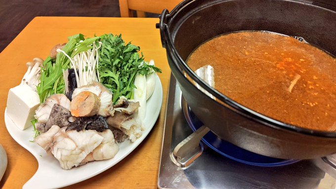 お店の目玉あんこう鍋!
身がプリプリ～✨出汁もうまうま
熱燗でゆっくり呑みます🍶 