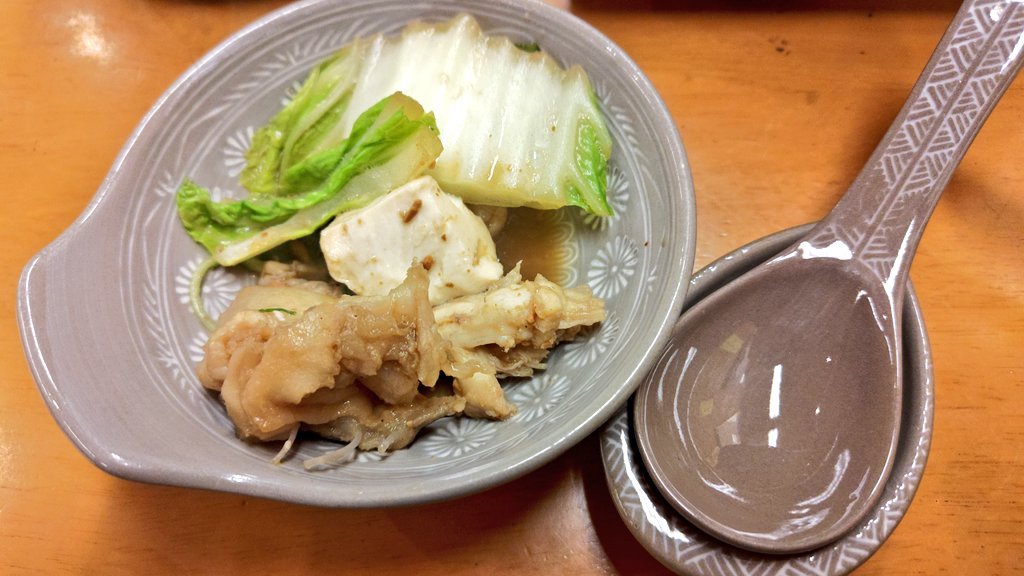 お店の目玉あんこう鍋!
身がプリプリ～✨出汁もうまうま
熱燗でゆっくり呑みます🍶 