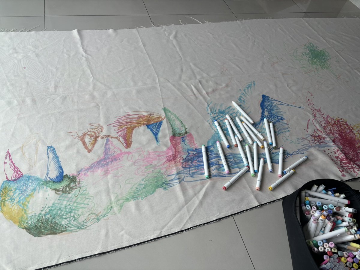 この状態で何を書いてるかわかる人いんのかな
#イラスト  #ペン画　
#絵描きさんと繋がりたい
#イラスト好きさんと繋がりたい   
#絵柄が好みっていう人にフォローされたい