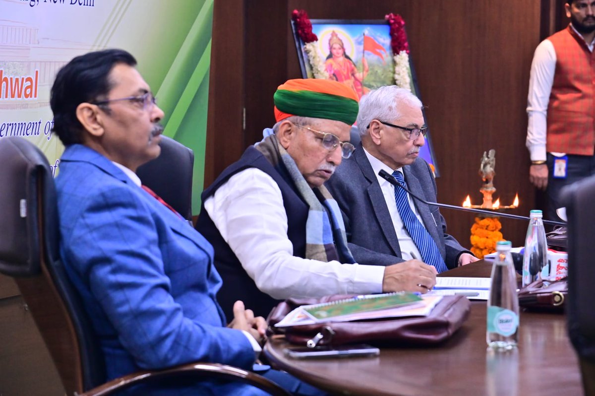 arjunrammeghwal's tweet photo. इस अवसर पर न्यायिक एवं विधिक जगत से जुड़े अनेक विशिष्ट अतिथियों की गरिमामयी उपस्थिति रही।
#OneNationOneElection
#JudicialReforms
#DemocraticReforms
#ViksitBharat https://t.co/maT5AWgfWh