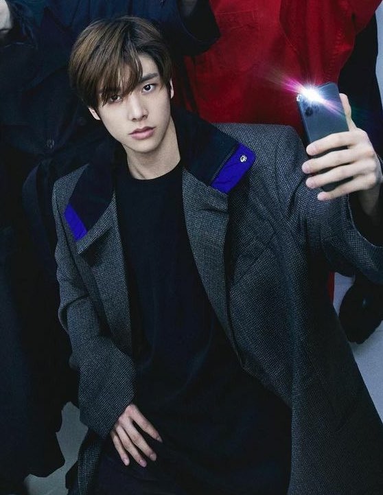 พี่เจค balenciaga หล่อมากเลยอะ 😭😭😭😭😭😭😭😭😭