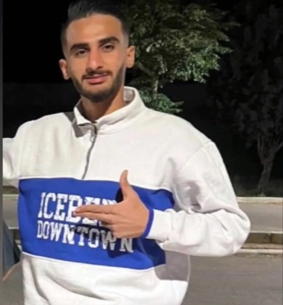 #HosseinBandani, born in 2004, was arrested in Shahin Shahr and sentenced to death on charges of “enmity against God” (moharebeh). He is a car detailer, has no father, and supports his family.
Please be his voice.

#StopExecutionsInIran
#IranMassacre