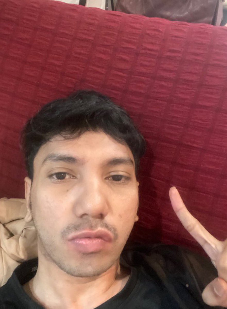 riskandar tweet media