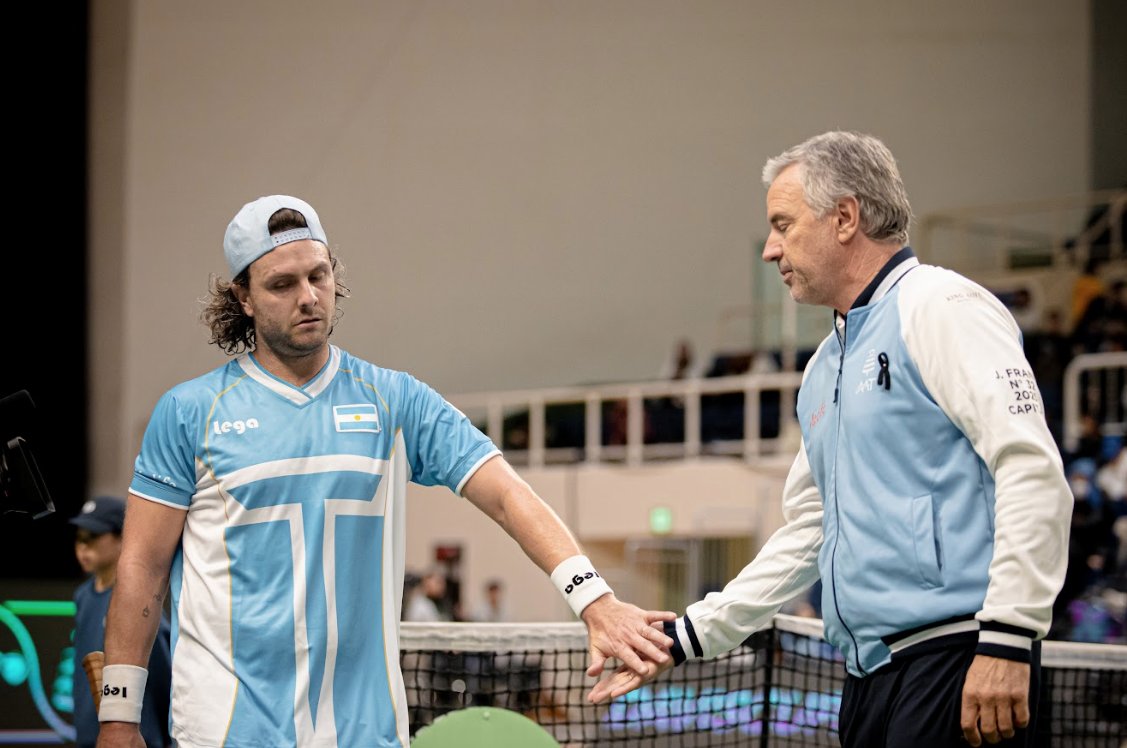 puppotenis's tweet photo. Qualifiers @CopaDavis ARG 1-KOR 1
Más imágenes de la primera jornada.
La serie continuará en la madrugada del domingo argentino (01.00 h) con el partido de dobles entre Guido #Andreozzi/Federico #Gómez vs. Ji Sung Nam/Uising Park. Cuarto punto: Tirante vs. Kwon.
📷 #PrensaAAT https://t.co/xzMcxQ7VHQ