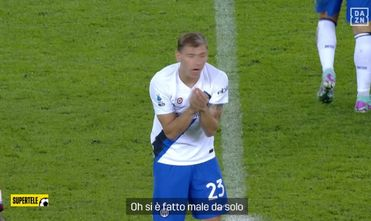 Toro_Ratio's tweet photo. A grande richiesta dell'Inter Twitter ecco il frame: #Barella diversi secondi dopo il fatto e con #Schurrs che si dibatte attorniato da TUTTI continua a urlare e sbracciare DA SOLO per il fallo che non c'era, confessando anche di sapere che si era fatto male. INDIFENDIBILE. https://t.co/MhWqj66CVN