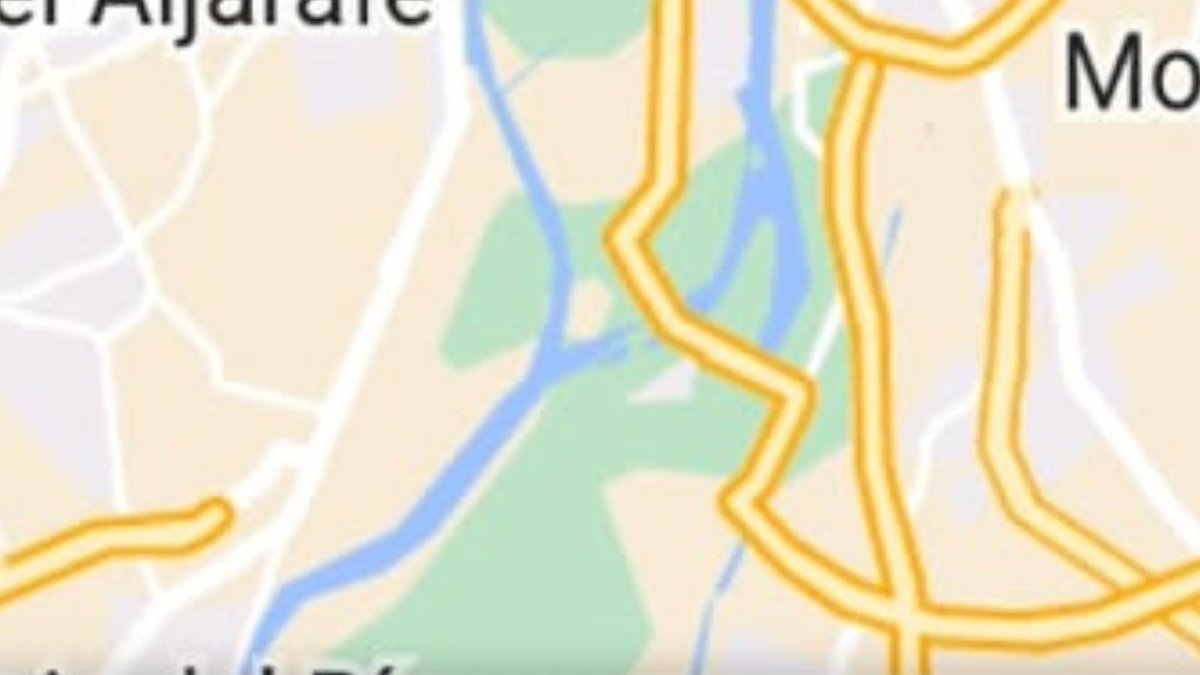 gutisolis's tweet image. Recibo un mensaje de Sara, mi esposa: Te espero aquí, es urgente. A continuación me llega una ubicación. A simple vista es de un lugar en las afueras de la ciudad. Llamo a Sara, pero me rechaza. Unos segundos después me envía un nuevo mensaje: Ven ya, no puedo hablar&amp;gt;&amp;gt;&amp;gt;