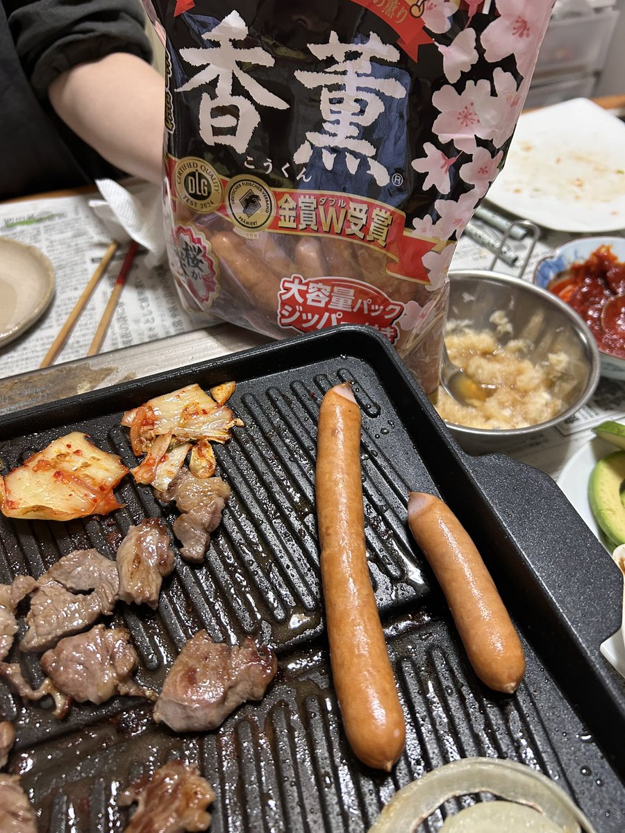 焼肉してたらクソ長いウィンナー出てきた
製造ミスかな？