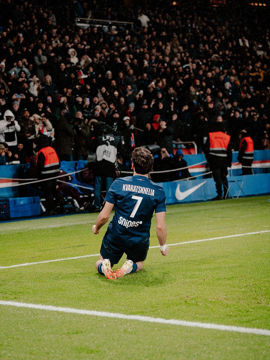 PSG_inside's tweet image. 🔙 Il y a un an, jour pour jour, le premier but de Kvara sous nos couleurs !

🤔 Qui se souvient de l'adversaire et du score ?
