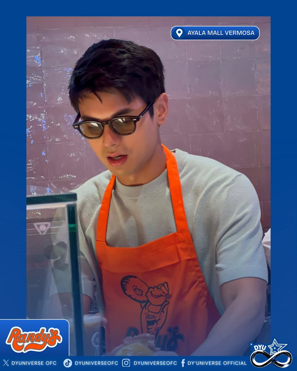 DYUniverseOFC's tweet photo. 𝐃𝐘𝐔𝐧𝐢𝐯𝐞𝐫𝐬𝐞 𝐒𝐮𝐩𝐩𝐨𝐫𝐭𝐬 𝐃𝐮𝐬𝐭𝐢𝐧 𝐘𝐮 𝐚𝐭 𝐑𝐚𝐧𝐝𝐲’𝐬 𝐀𝐲𝐚𝐥𝐚 𝐌𝐚𝐥𝐥 𝐕𝐞𝐫𝐦𝐨𝐬𝐚

DYUniverse showed up in full support of Dustin Yu during his visit to Randy’s Ayala Mall Vermosa branch. 

As part of our support, we also distributed boxes of Randys to our Team Live members, celebrating and amplifying the brand alongside Paps.

Thank you so much to everyone who came, showed up, and continued to support Dustin Yu. Your presence and energy always make every moment more meaningful. 💙

DUSTIN AT RANDYS VERMOSA
#DustinYu
