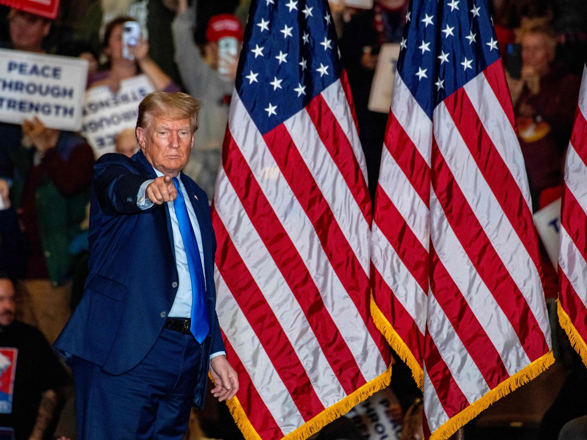 JamesNavaCom's tweet image. El presidente Trump ha firmado unaa orden ejecutiva para despedir a 50.000 burócratas no elegidos de diferentes agencias federales y que han estado trabajando en contra de los intereses del pueblo estadounidense durante años. El pantano de corrupción está siendo drenado y