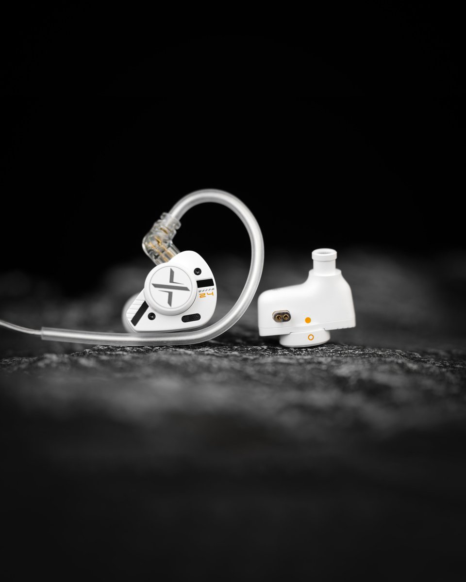 ooopusX's tweet photo. Is your holiday sound companion ready? 🎧
Op.24 is set to soundtrack your season — from travel days to cozy nights in.
What's on your holiday playlist? Share your vibes below!
#ooopusX #Op24 #TravelAudio #Playlist https://t.co/5h1SZgwwyR