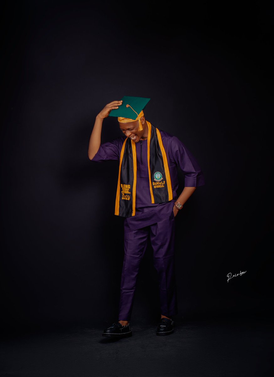 ayodele_daniel_'s tweet photo. Ayodele Daniel, GMNSE.
B. Eng Mechatronics Engineering.

Started with a dream, ended with a Degree.

GOD DID!🎉
#convocation #engineering https://t.co/yOaW7siI2D