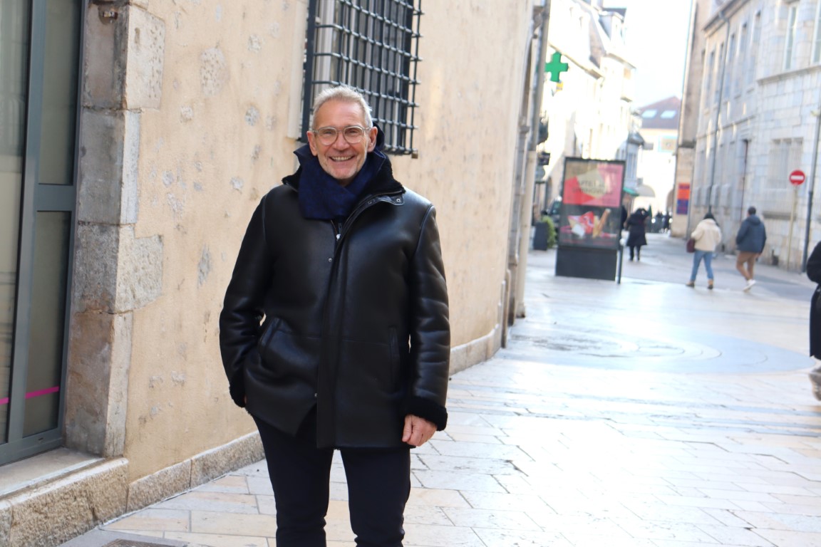 La construction de logements neufs est au plus bas.
 👀
À Besançon, il ne s’est jamais aussi peu vendu de logements neufs. Signe positif : le nombre de permis de construire repart à la hausse.
A lire dans #LPB285 (en vente jusqu'au 03 mars)