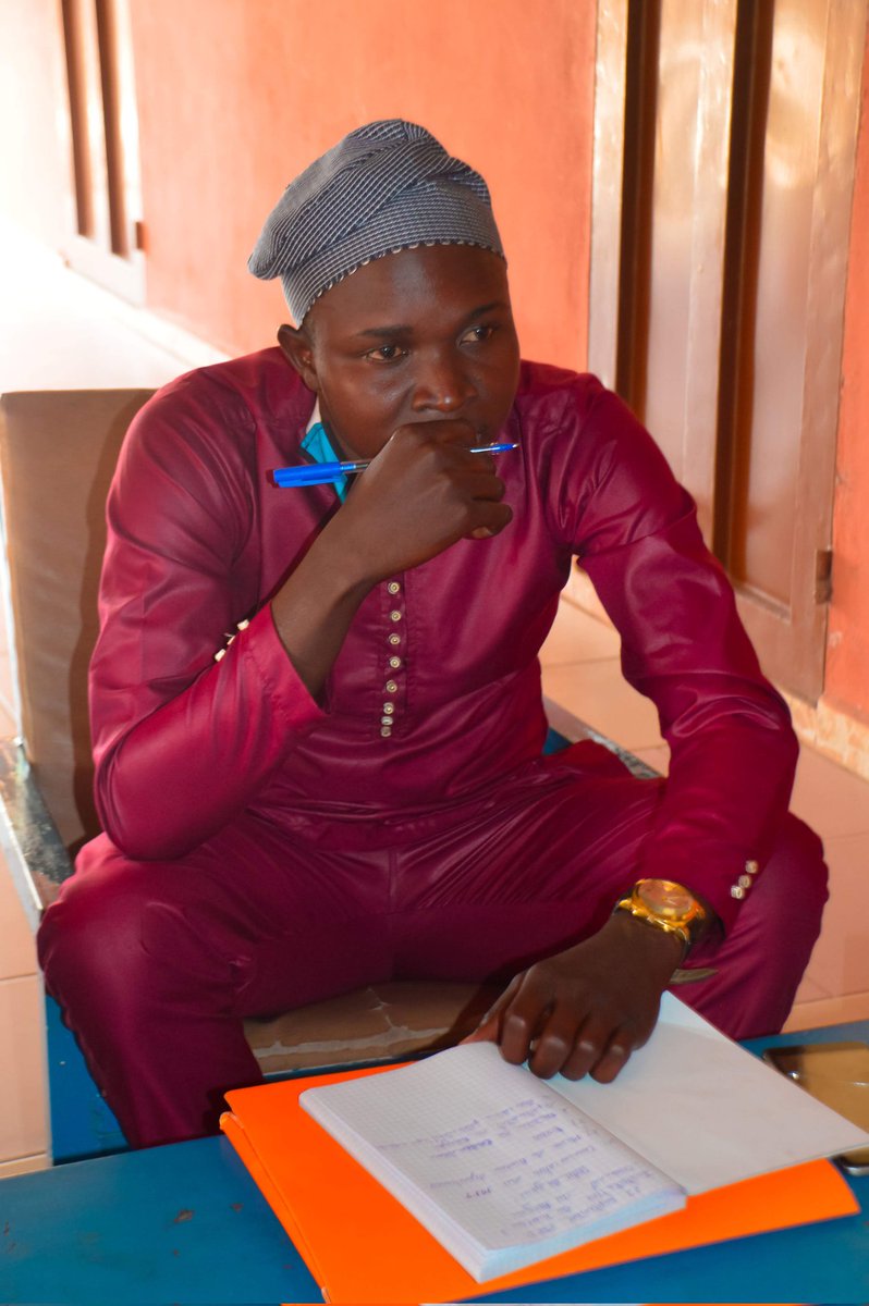 𝗩𝗼𝘁𝗿𝗲 𝗽𝗶𝗿𝗲 𝗰𝗼𝗻𝗰𝘂𝗿𝗿𝗲𝗻𝘁 𝗻'𝗲𝘀𝘁 𝗽𝗮𝘀 "𝗹𝗲 𝗺𝗮𝗿𝗰𝗵é" 𝗼𝘂 "𝗹𝗲𝘀 𝗮𝘂𝘁𝗿𝗲𝘀"｡
C'est cette version de vous-même qui :
✓Réfléchit trop au lieu d'agir.
✓Sacrifie demain pour un plaisir immédiat.
✓Négocie avec ses propres standards.