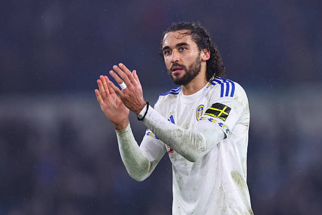 دومينيك كالفيرت-لوين أول لاعب من ليدز يونايتد يحرز أكثر من 10 أهداف في موسمٍ واحد من البريميرليغ، منذ باتريك بامفورد الذي أحرز 17 هدف خلال موسم 2020/21 