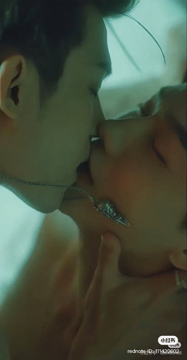 Every kiss scene is a work of art! 💋Seriously To My Shore setting the standards too high 

#吾岸 #tomyshore #tomyshoretheseries #云旗 #yunqi #郝熠然 #haoyiran #YunYi
