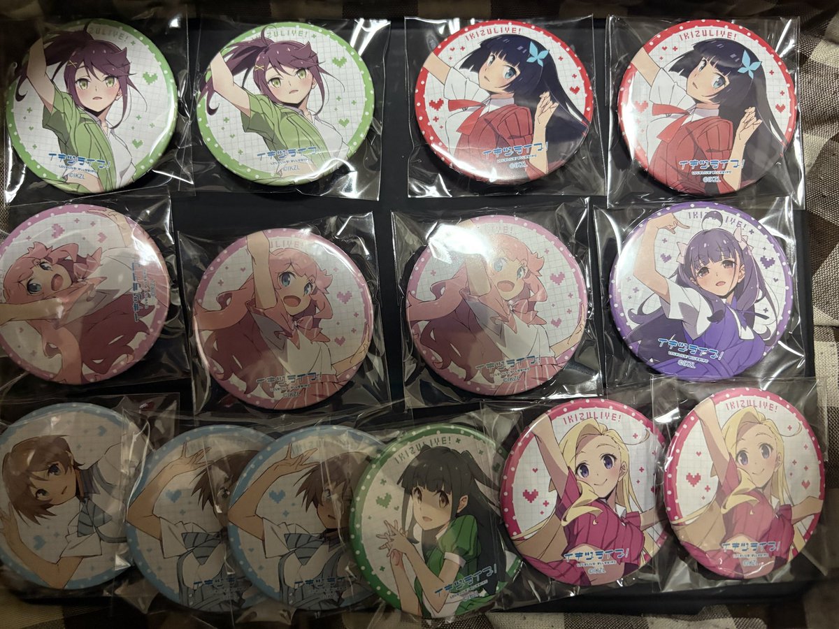 届いたので開封。30個中21個缶バッジでまあまあ出てくれた。とりあえず