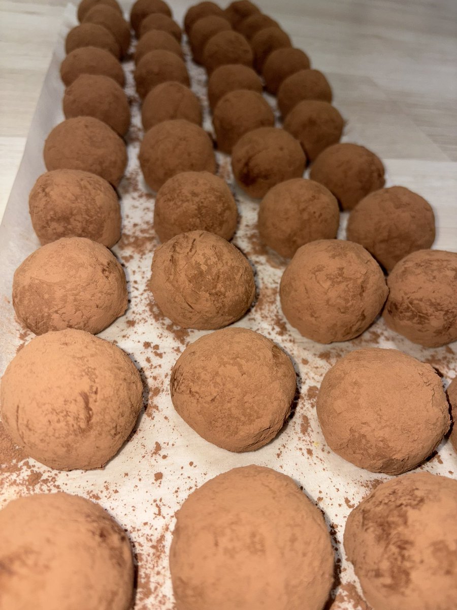 kimhapniii's tweet image. 저  진짜  

두쫀쿠 만들기 자격증 있음