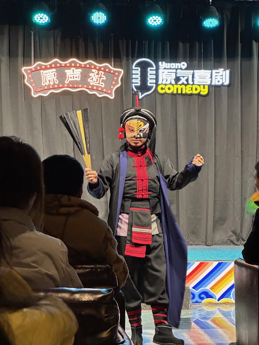 abdo555_'s tweet photo. 刚在脱口秀现场笑到捶腿！演员吐槽“上班摸鱼像做贼”，台下全是“我懂”的点头鸡，散场还互认“战友”，这钱花得值哭（不是）笑哭！ https://t.co/BikpbtTBNy