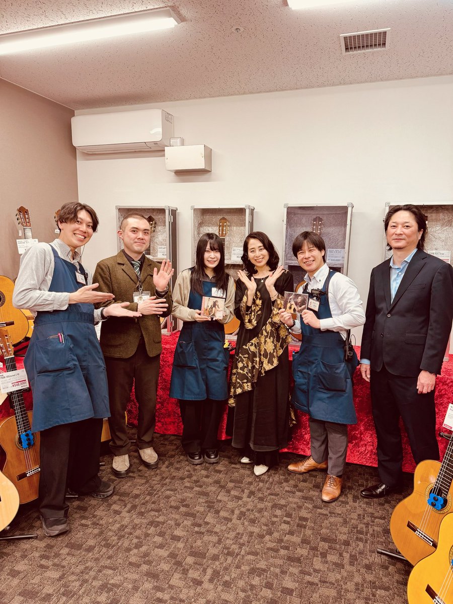 島村楽器 錦糸町マルイクラシック店
クラシックギター弾き比べ演奏会🎵

雪が降るなか満席のお客様にお越しいただき
本当にありがとうございました。
熱いお客様と熱い演奏で室内熱々でした🎶

今回も素晴らしいラインナップでした。

【弾き比べ演奏会：演奏ギターリスト】
①パオロ・コリア―ニ