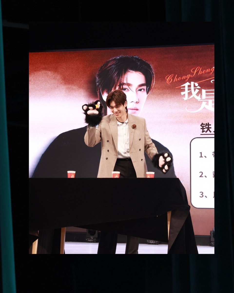 GMMTV's tweet image. 💝今天我真的很开心大家能来找我，想把这一刻珍藏得久一点，非常感谢你们

💝วันนี้ผมมีความสุขมากที่ทุกคนมาหาในวันนี้ อยากเก็บโมเมนต์นี้ไว้ให้นานที่สุด ขอบคุณนะครับ

#PhuwinFSInHangzhou 
#GMMTV