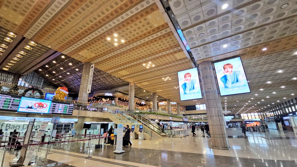 김포공항 내부 전광판/광고 관련 이미지