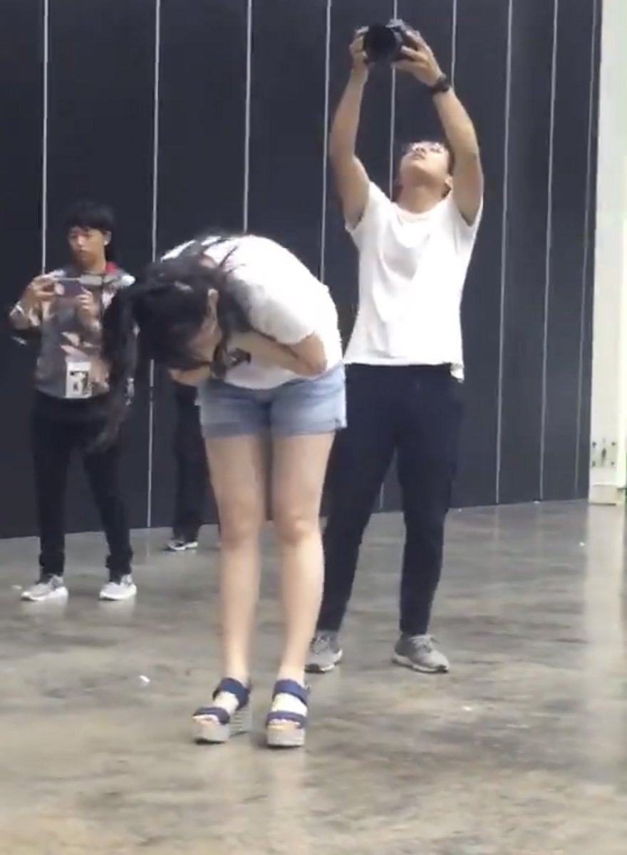 เวลาฟังเพลงมันจะมีสักคนอยู่ในเพลงนั้นเสมอ
เช่น… “ ขอบคุณที่รักกัน “

ฟังทีไร 🥹