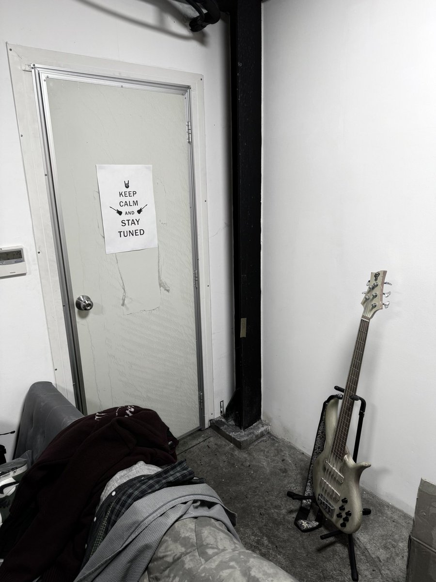 어제는 공연 보러 인천
오늘은 공연 하러 부산
내일도 공연 하러 대구
바쁜 현대인
야 너두?