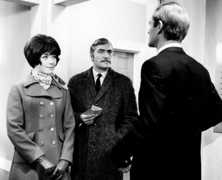 TimeLordDrew61's tweet photo. More Great photos for The Avengers Series 6 Story Split by Brian Clemens. Directed by Roy Baker #PatrickMacnee #LindaThorson #JulianGlover #NigelDavenport #BernardArcher #JohnGHellier #IainAnders #MauriceGood #StevenScott #ChristopherBenjamin #TheAvengers https://t.co/rkLS4S9Jhv