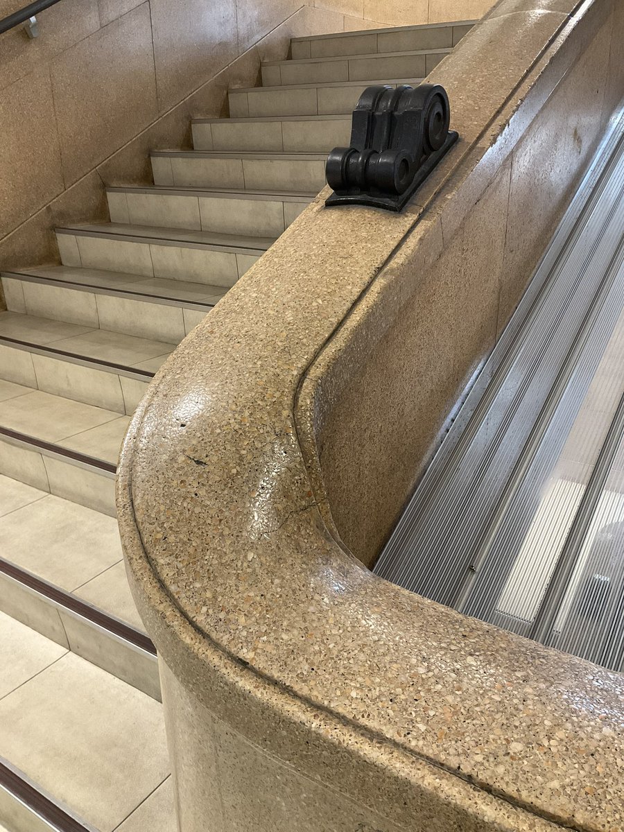 公文堂書店 tweet media