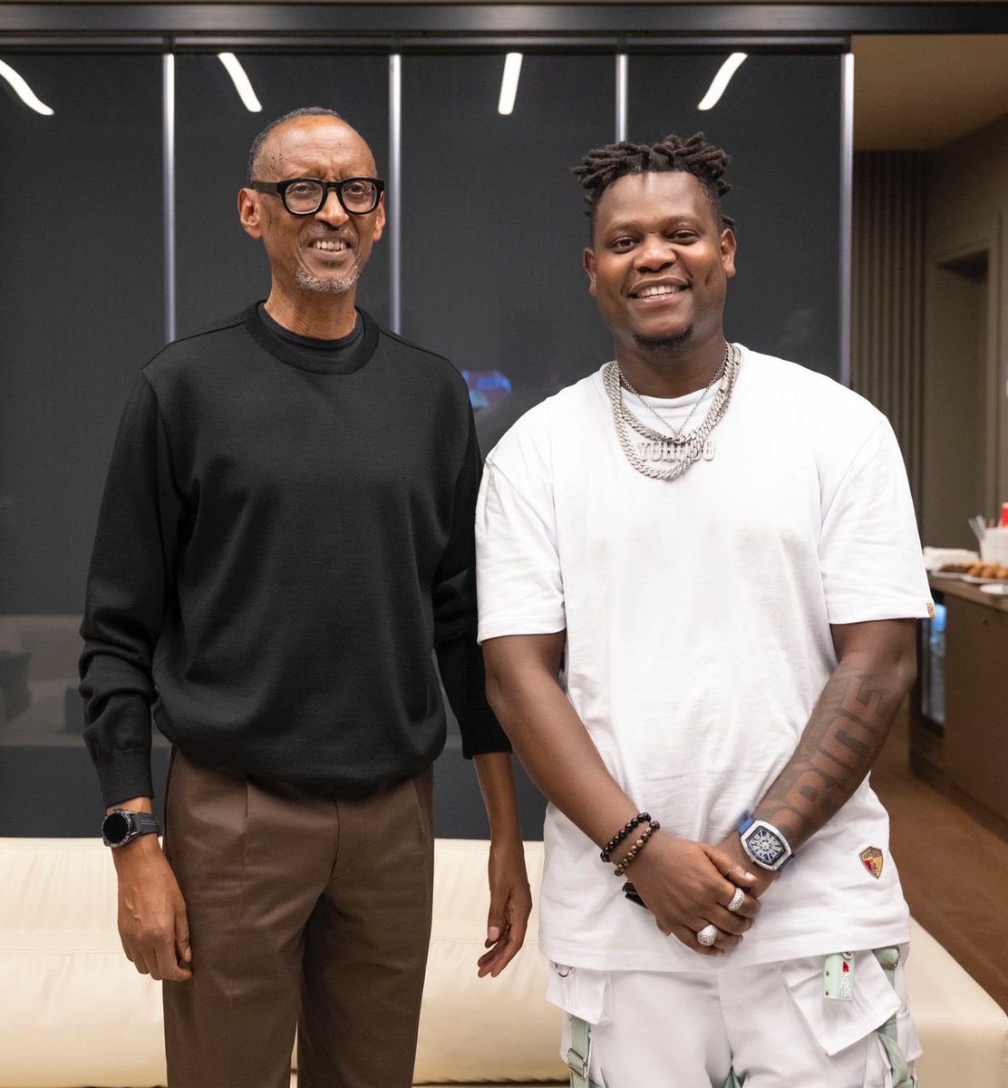 Ruticumugambi_'s tweet photo. Nizere ko atari njye ubonye gusa ko @BruceMelodie ari umutungo w’igihugu.🇷🇼🔥

#BruceMelodie #Igitangaza #RwOT https://t.co/XuRJeAZa9O