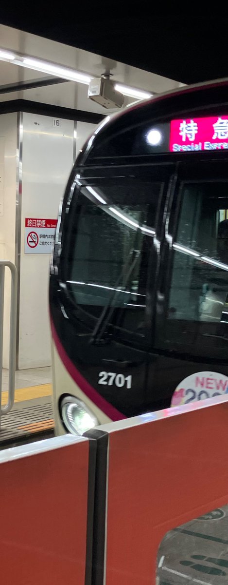 と言いながら、撮り鉄もどき、してしまった(￣▽￣; 半分しか写ってない^^;